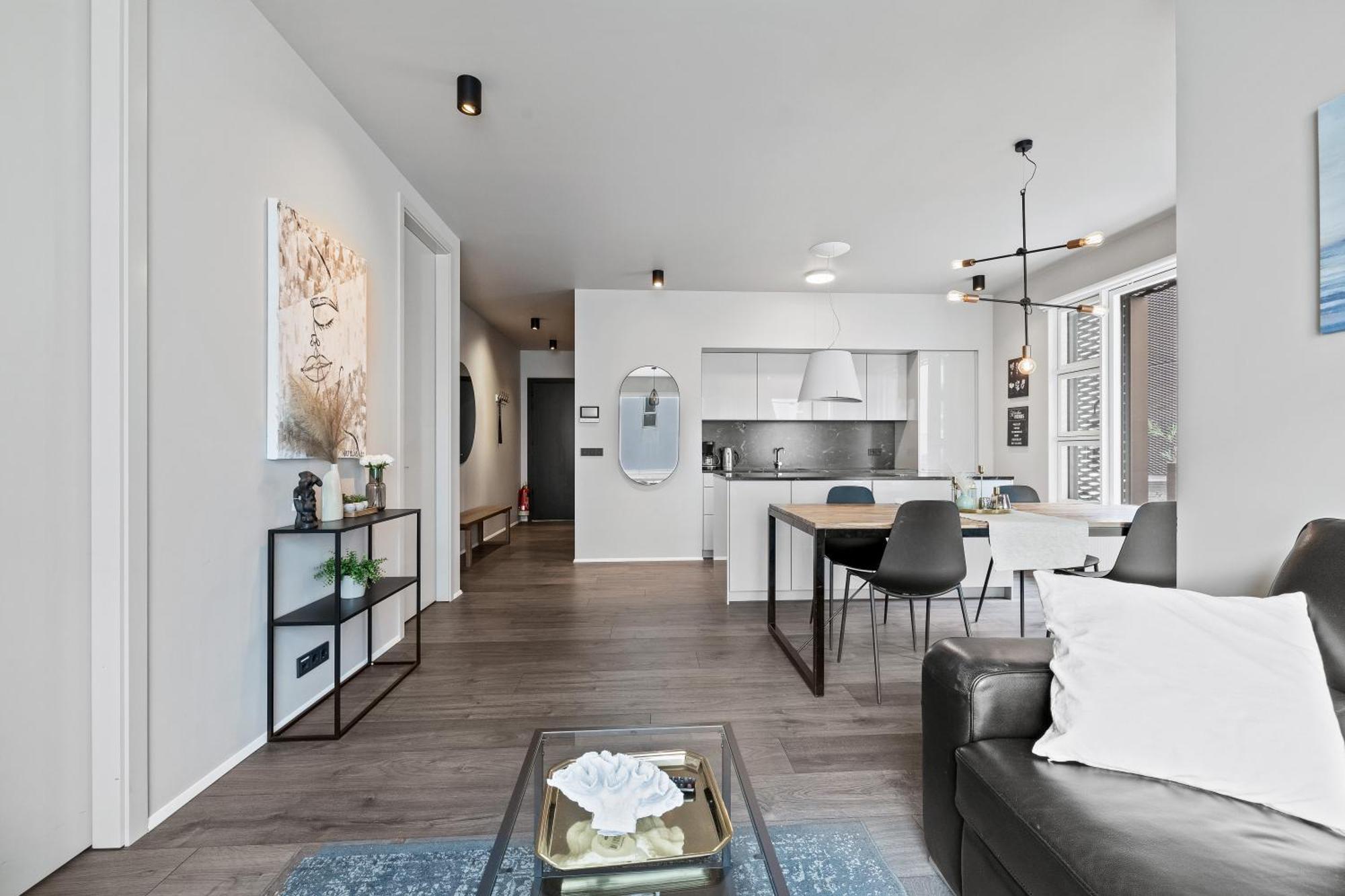 Vibrant Hafnatorg I Spacious Property With Expansive Garage Reikiavik Exterior foto