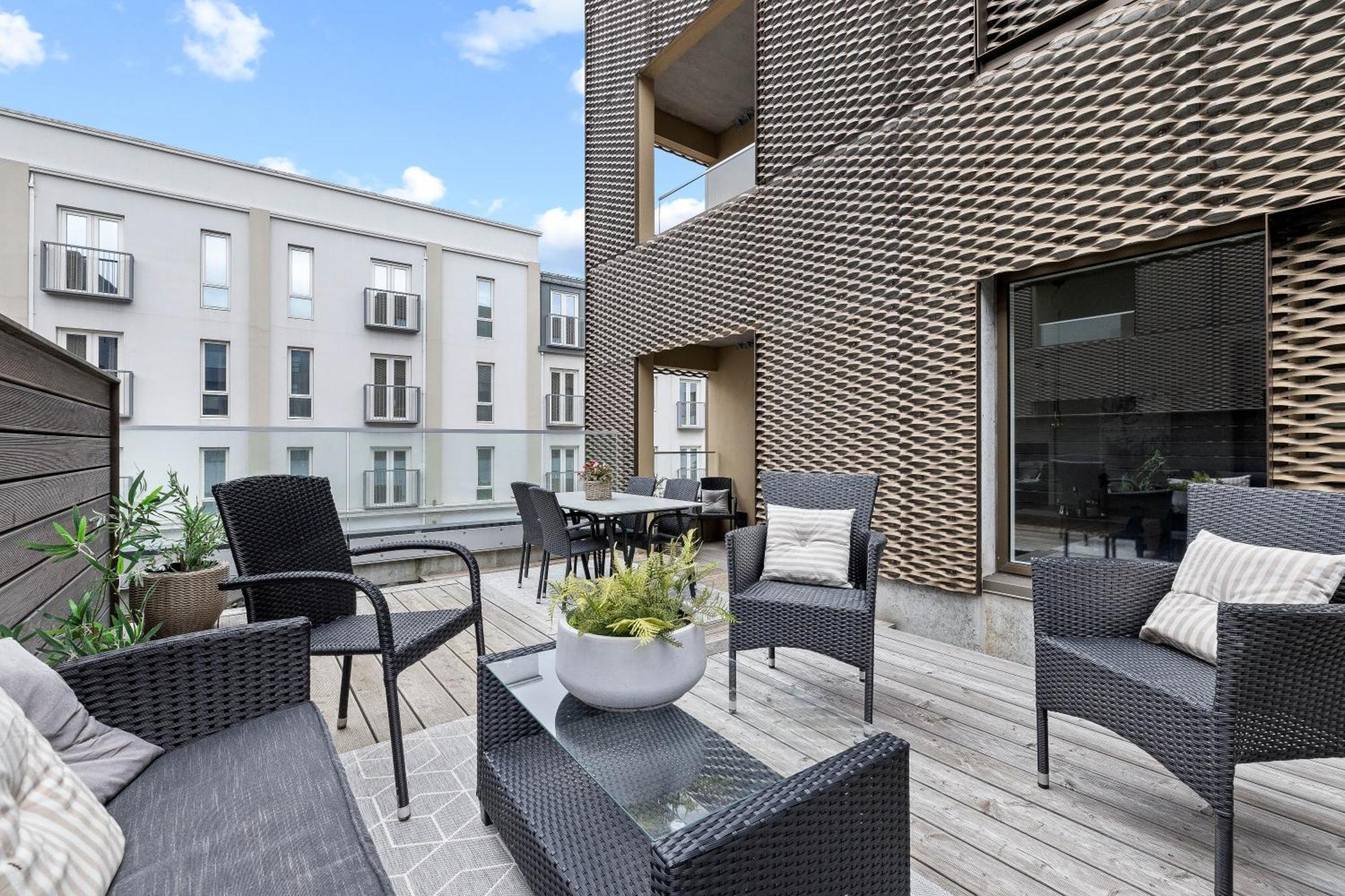 Vibrant Hafnatorg I Spacious Property With Expansive Garage Reikiavik Exterior foto