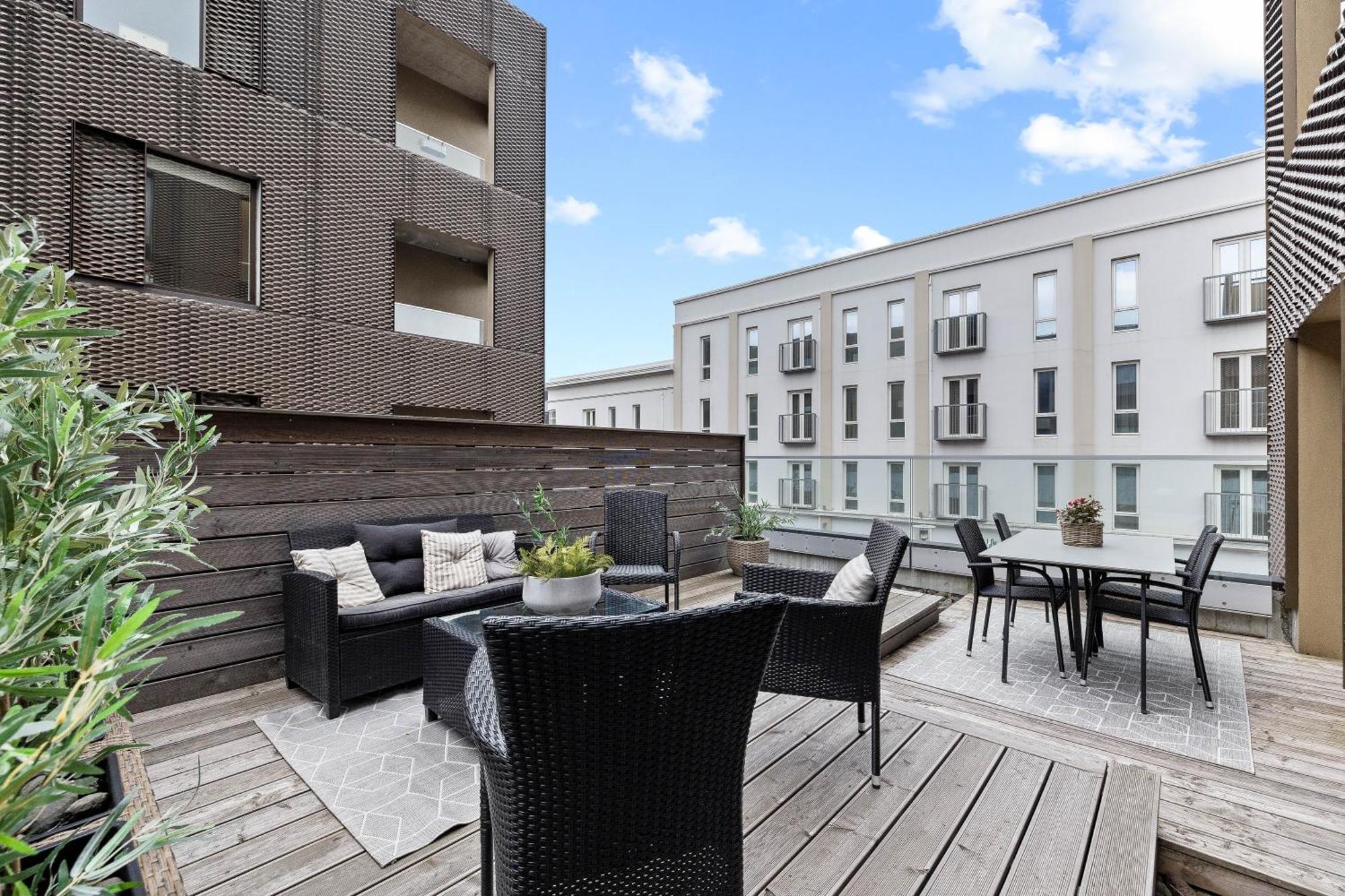 Vibrant Hafnatorg I Spacious Property With Expansive Garage Reikiavik Exterior foto